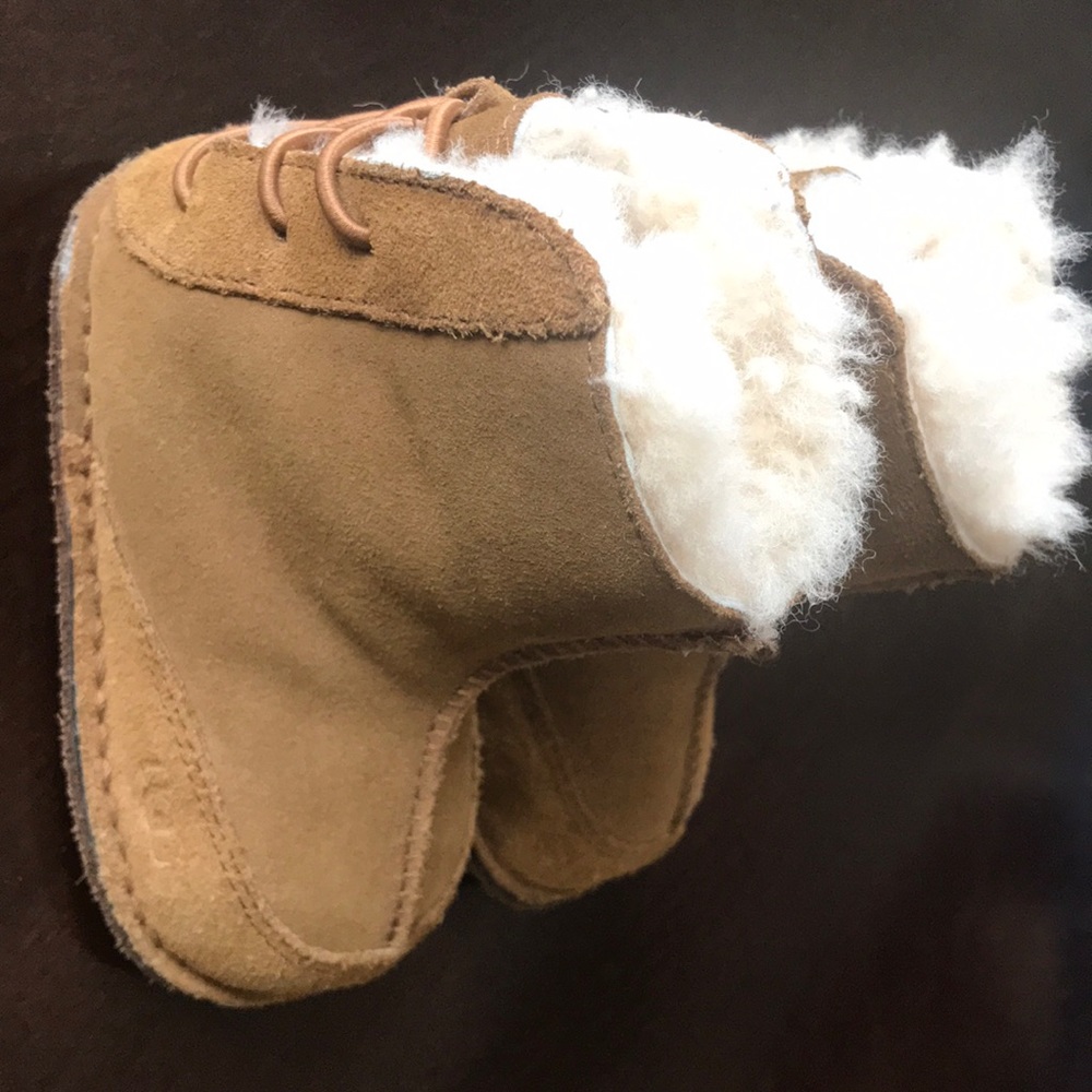 Uggs sz M toddler.  Never worn!